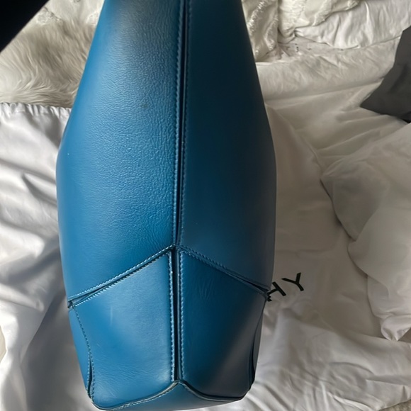 REDUCED! ⬇️GIVENCHY Easy Tote Bag - Picture 16 of 16